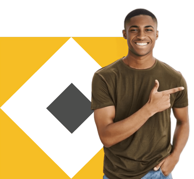 Homem sorrindo representando prevenção de riscos